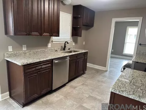 1250 Lakemont Dr, Baton Rouge, LA 70816