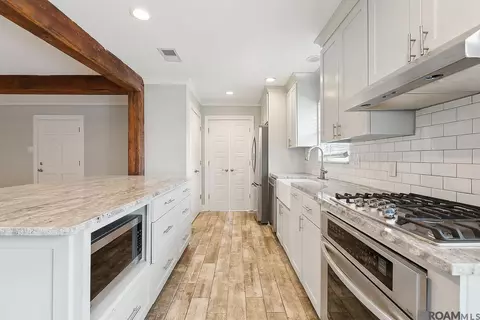 10056 Hawthorne Dr, Baton Rouge, LA 70809