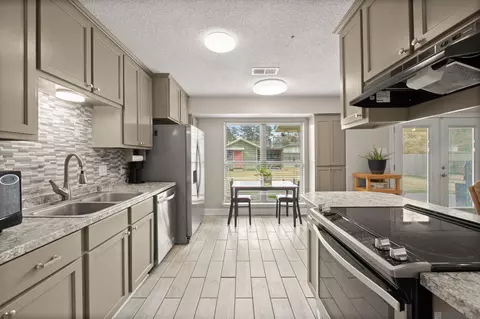 Kitchen - 29160 Peggy Dr, Walker, LA 70785 photo 1 of 2