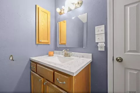 Bath - 29160 Peggy Dr, Walker, LA 70785 photo 2 of 3
