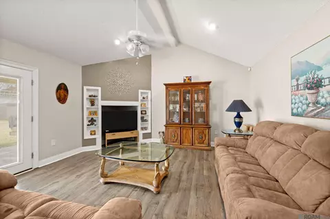 Living - 29160 Peggy Dr, Walker, LA 70785 photo 1 of 1