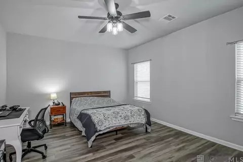 Bedroom - 34870 Spring Trails Dr, Walker, LA 70785 photo 6 of 6