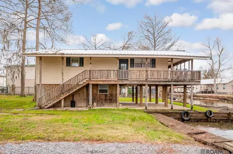 22425 Chinquapin Ave, Maurepas, LA 70449