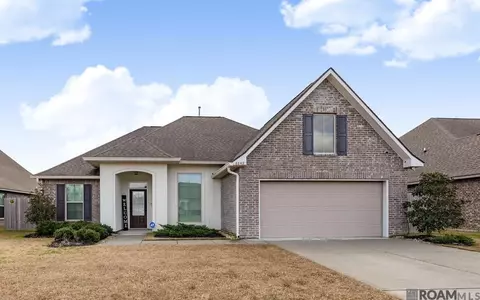 8842 Shephard Dr, Denham Springs, LA 70726