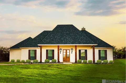 11157 Toria Ln, Saint Amant, LA 70774