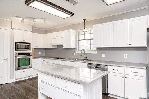 5151 Fryers Ave, Greenwell Springs, LA 70739
