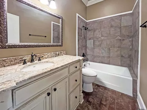 Bath - 12395 Pendarvis Ln, Walker, LA 70785 photo 1 of 4
