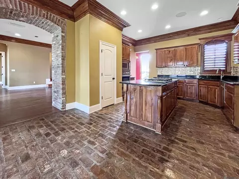 Kitchen - 12395 Pendarvis Ln, Walker, LA 70785 photo 1 of 2