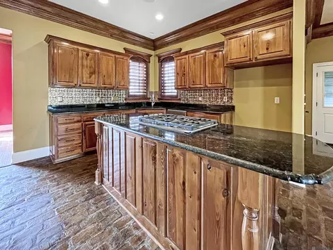 Kitchen - 12395 Pendarvis Ln, Walker, LA 70785 photo 2 of 2