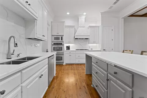2548 Bocage Lake Dr, Baton Rouge, LA 70809