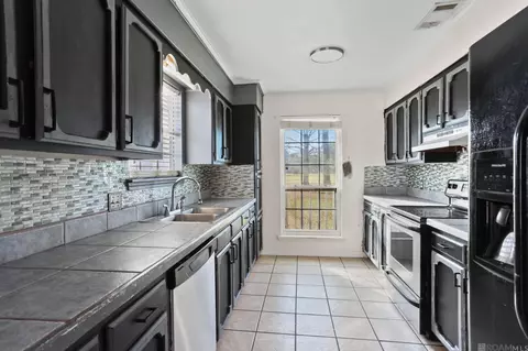 Kitchen - 33300 Nancy Dr, Walker, LA 70785 photo 2 of 2