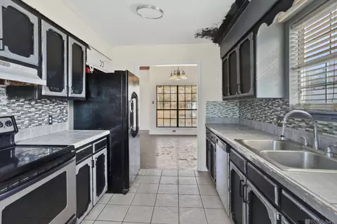 Kitchen - 33300 Nancy Dr, Walker, LA 70785 photo 1 of 2