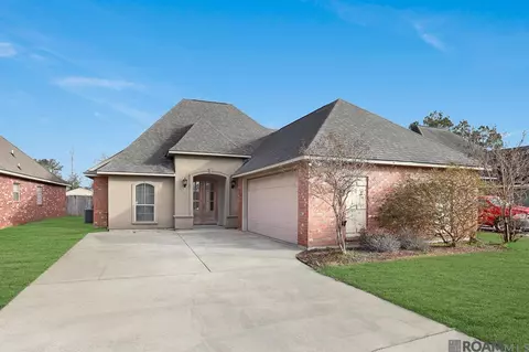 10079 Chanel Dr, Denham Springs, LA 70706