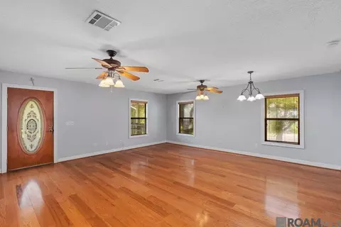 Living - 207 Hebert St, Lake Charles, LA 70607 photo 2 of 3