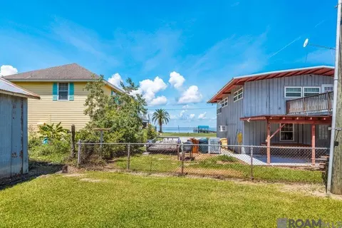 Exterior - 207 Hebert St, Lake Charles, LA 70607 photo 7 of 8