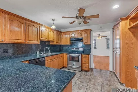 Kitchen - 207 Hebert St, Lake Charles, LA 70607 photo 1 of 2