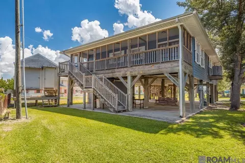 Exterior - 207 Hebert St, Lake Charles, LA 70607 photo 4 of 8