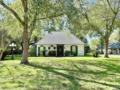 18534 Old Trace Dr, Baton Rouge, LA 70817