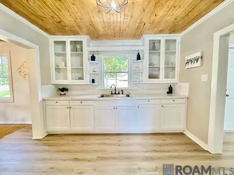 8063 Main St, Sorrento, LA 70778