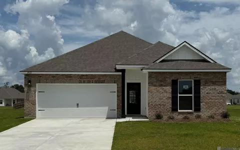 6922 Midway St, Zachary, LA 70791