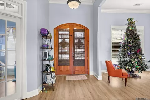 34260 Spring Lake Dr, Walker, LA 70785