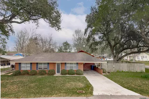310 Pine St, Port Allen, LA 70767
