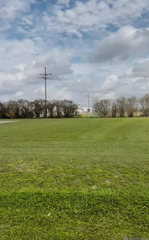 Lillian Dr, Plattenville, LA 70393