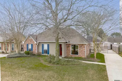 18575 White Oak Dr, Prairieville, LA 70769