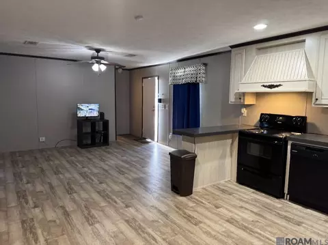15045 E Beaver Dr, Pride, LA 70770 photo 5