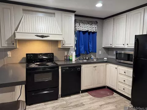 15045 E Beaver Dr, Pride, LA 70770 photo 4