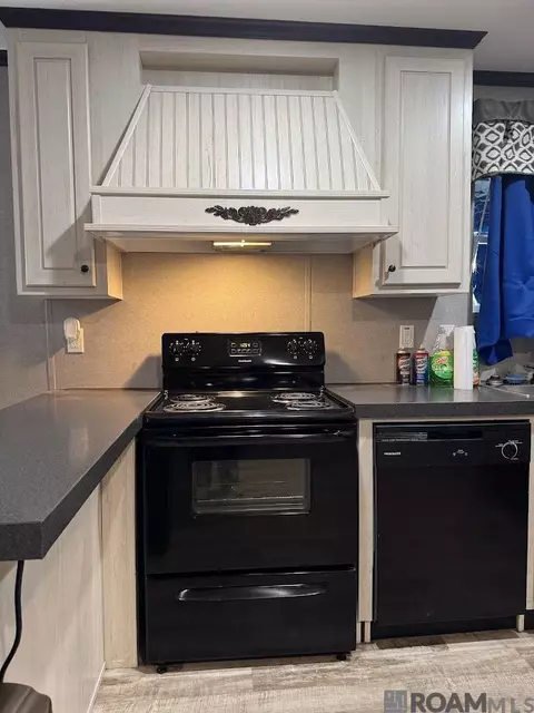 15045 E Beaver Dr, Pride, LA 70770 photo 3