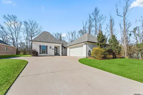 22244 Fairway View Dr, Zachary, LA 70791