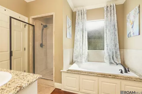Bath - 13275 Brookcrest Dr, Walker, LA 70785 photo 1 of 4