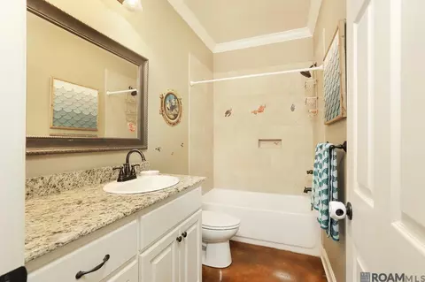 Bath - 13275 Brookcrest Dr, Walker, LA 70785 photo 3 of 4