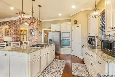 Kitchen - 13275 Brookcrest Dr, Walker, LA 70785 photo 2 of 3
