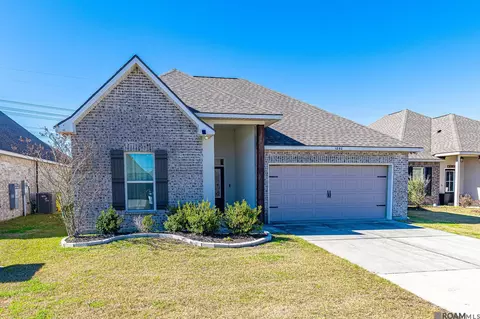 1860 Rollingwood Dr, Saint Gabriel, LA 70776