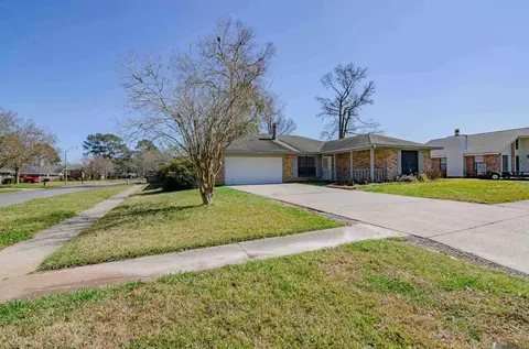 1426 Tanglebriar Dr, Baton Rouge, LA 70810