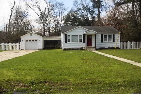 1221 N Woodcrest Ave, Denham Springs, LA 70726