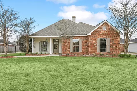 17369 E Autumn Dr, Prairieville, LA 70769