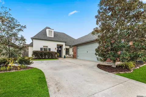 14241 Center Town Dr, Baton Rouge, LA 70810