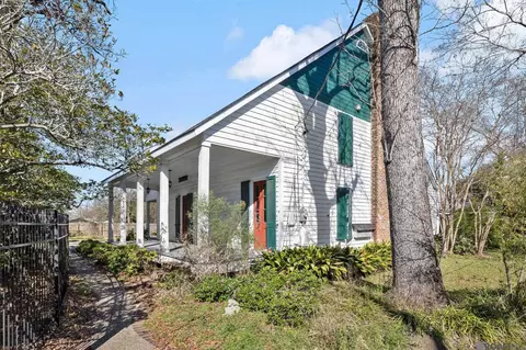 906 E Weber Dr, Gonzales, LA 70737