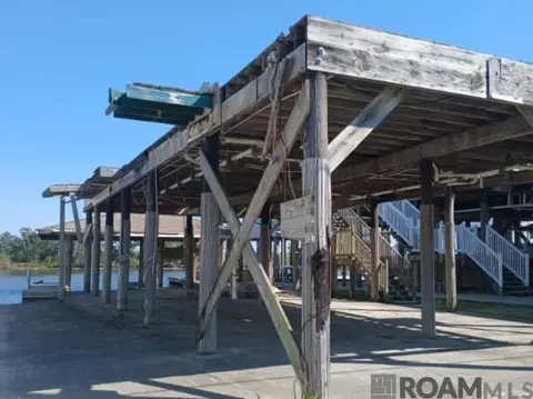 100 Lillian Ln, Chauvin, LA 70344