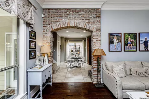 12427 Oak Fields Dr, Geismar, LA 70734