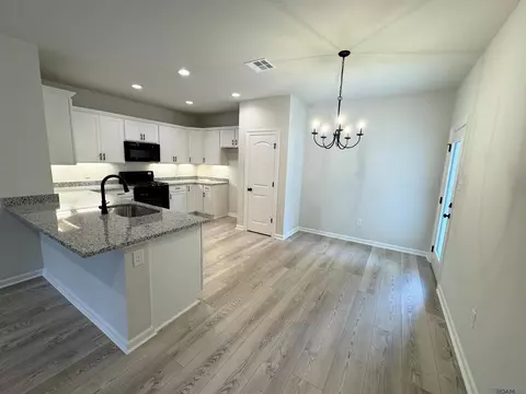 Kitchen - 32556 White Bloom Ln, Walker, LA 70785 photo 3 of 4