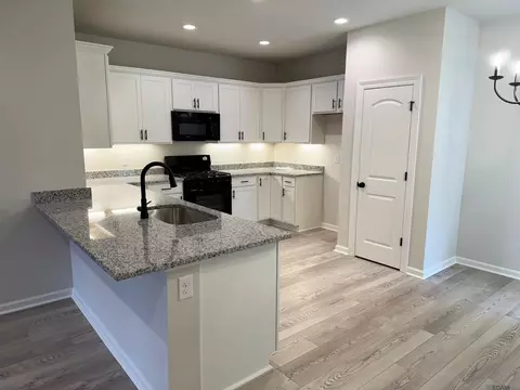 Kitchen - 32556 White Bloom Ln, Walker, LA 70785 photo 2 of 4
