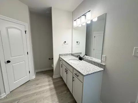 Bath - 32556 White Bloom Ln, Walker, LA 70785 photo 2 of 3