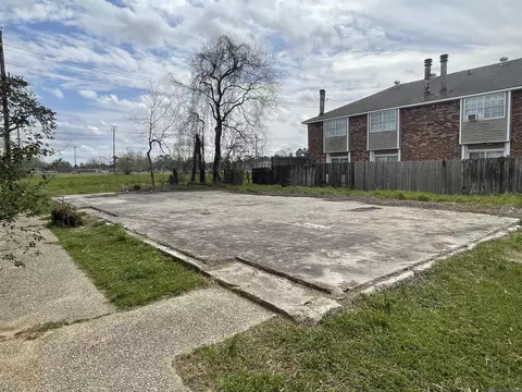 1725 Starboard Dr, Baton Rouge, LA 70820