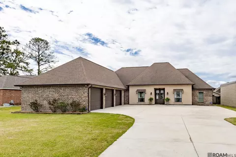 2037 Antonio Rd, Port Allen, LA 70767