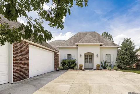 12321 Plantation Creek Dr, Geismar, LA 70734