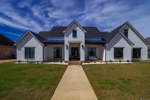 261 Links Dr, Alexandria, LA 71303